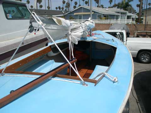 Rhodes 19 sailboat