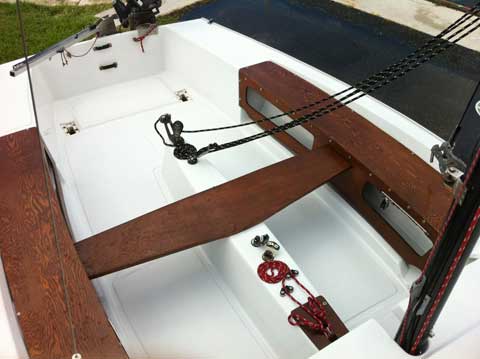 Boston Whaler Harpoon 5.2 sailboat