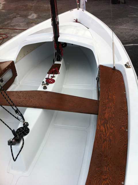 Boston Whaler Harpoon 5.2 sailboat