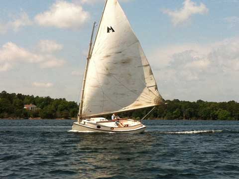 Mengercat 19', 2005 sailboat