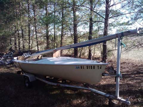 Chrysler Mutineer, 15', 1974 sailboat