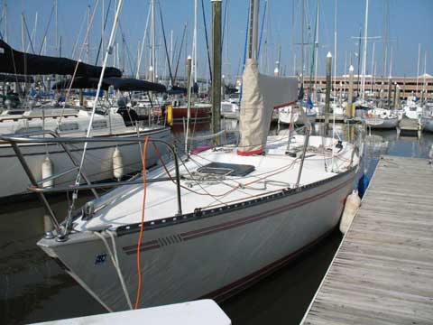 Tartan 10, 33 ft sailboat