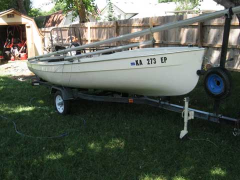 Advance Sweet 16, 1972 sailboat