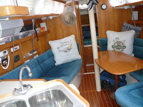 Catalina 320, 2000 sailboat