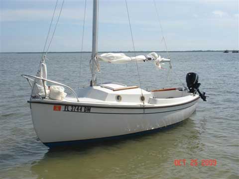 Compac 16, 1982 sailboat