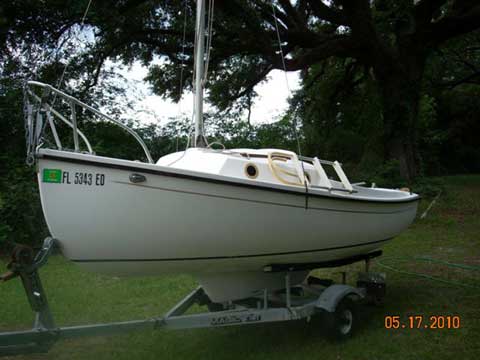 ComPac 16, 1983 sailboat