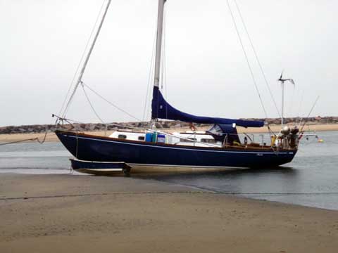  Allied Luders 33 sailboat