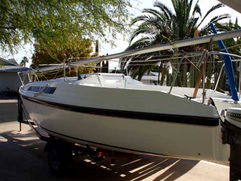 Macgregor 26S sailboat