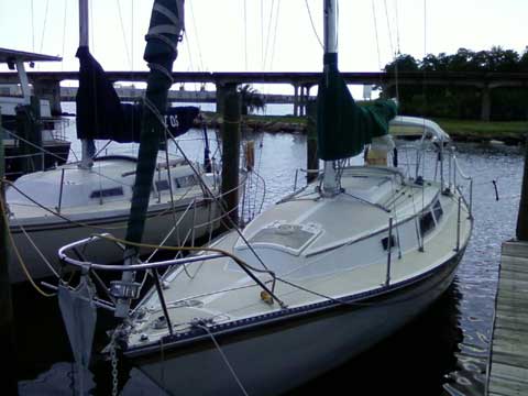 Newport 28, 1982 sailboat