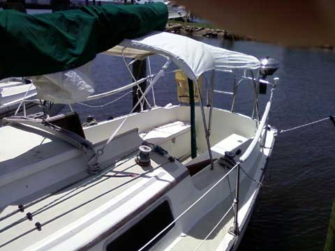 Newport 28, 1982 sailboat