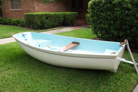Boston Whaler Squall sailboat