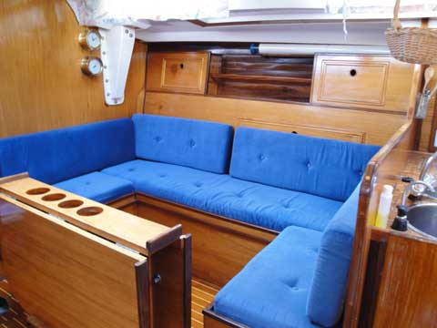 Wauquiez Pretorien 35 sailboat