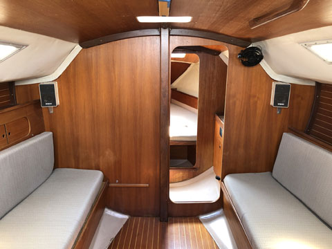 Beneteau 28, 1982 sailboat