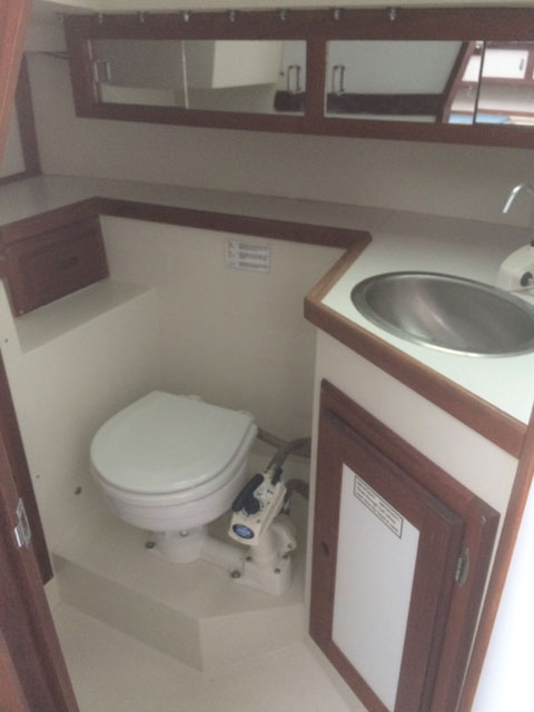 Catalina Capri 26', 1995 sailboat