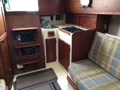 Com-Pac II 27, 1986 sailboat