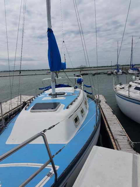 Hunter  27, 1984 sailboat