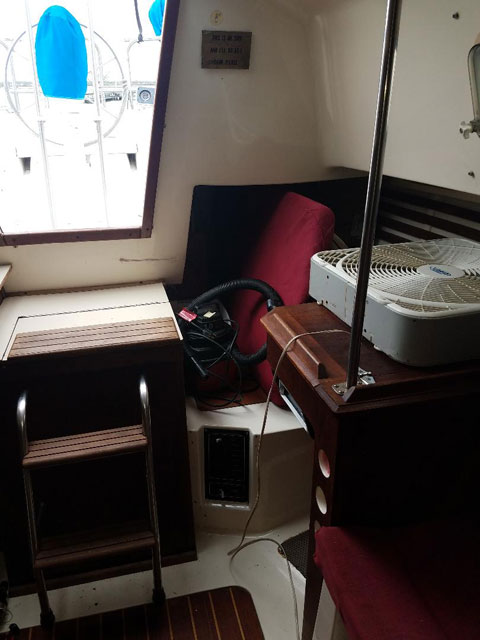 Hunter  27, 1984 sailboat
