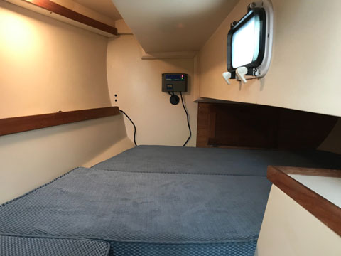 Catalina Capri 26, 1990 sailboat