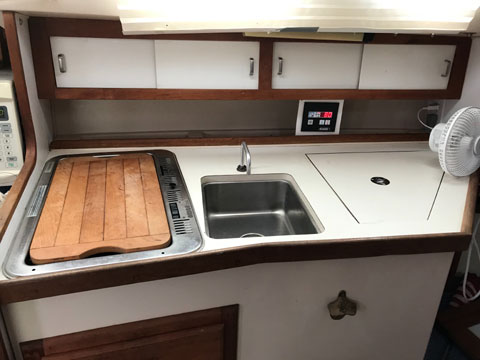 Catalina Capri 26, 1990 sailboat