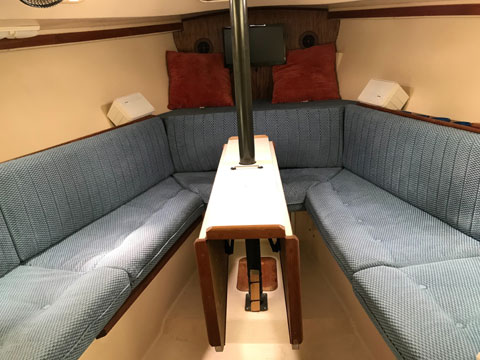 Catalina Capri 26, 1990 sailboat