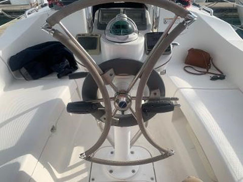 Hunter 33, 2008 sailboat