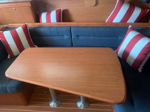 Hunter 33, 2008 sailboat