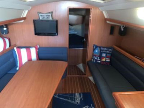 Hunter 33, 2008 sailboat