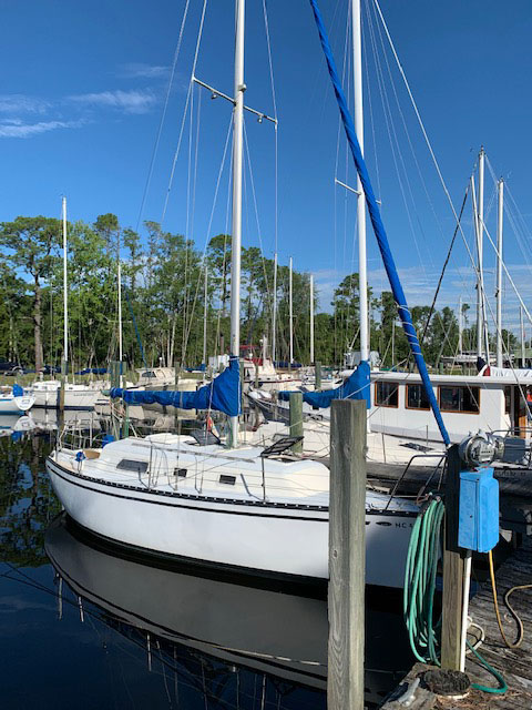 Hunter Cherubini 30, 1977 sailboat
