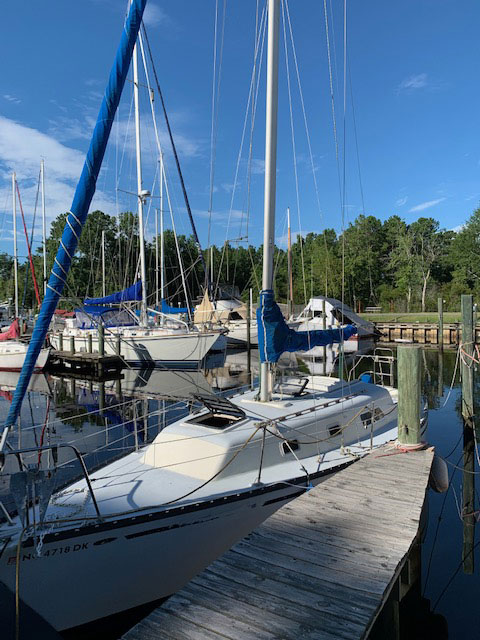 Hunter Cherubini 30, 1977 sailboat
