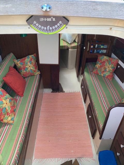 Hunter Cherubini 30, 1977 sailboat