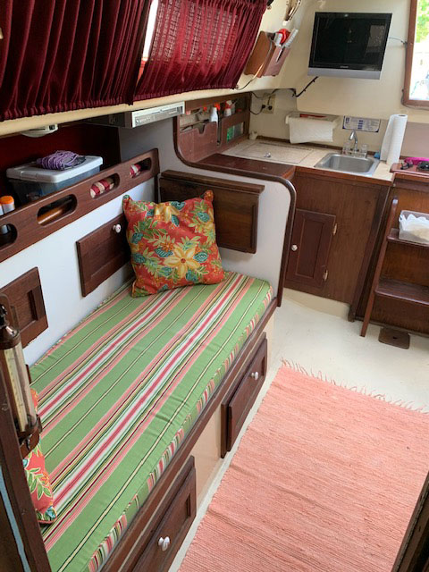 Hunter Cherubini 30, 1977 sailboat