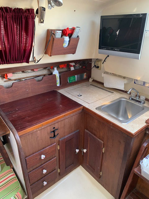 Hunter Cherubini 30, 1977 sailboat