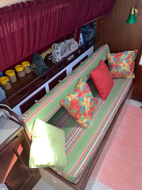 Hunter Cherubini 30, 1977 sailboat