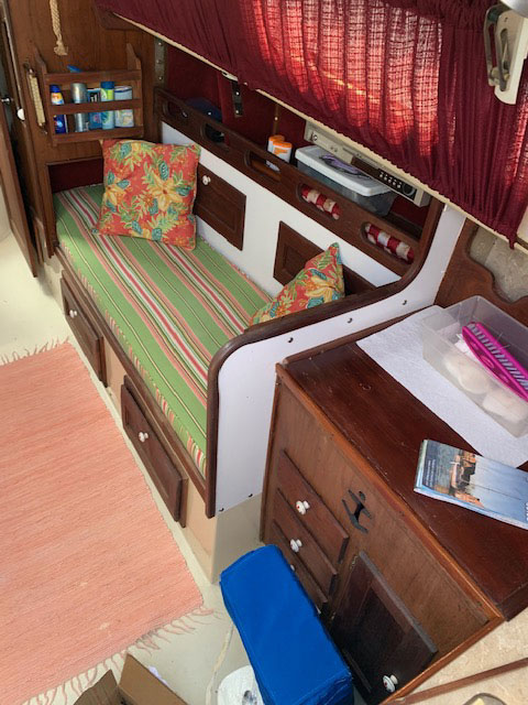 Hunter Cherubini 30, 1977 sailboat