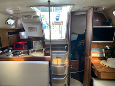 Hunter 335, 1988 sailboat
