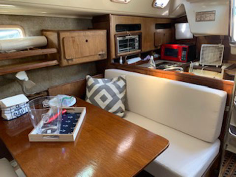 Hunter 335, 1988 sailboat