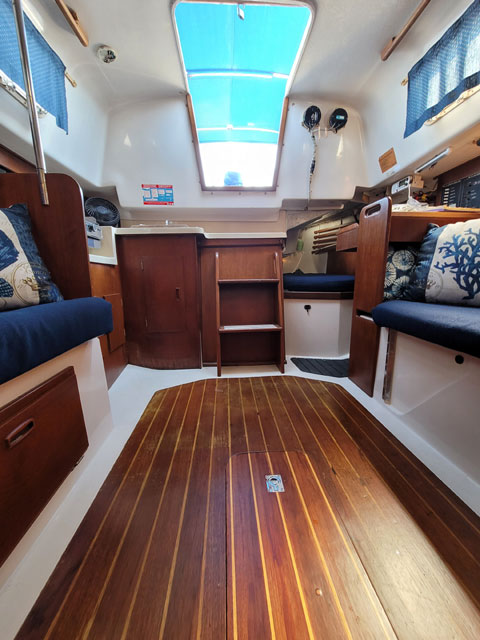 Hunter Cherubini 30, 1983 sailboat