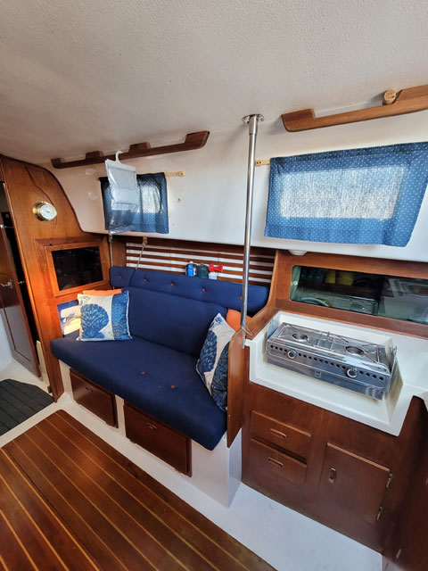 Hunter Cherubini 30, 1983 sailboat