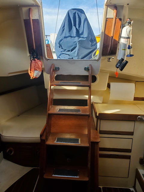 Pearson 31-2, 31 ft., 1988 sailboat
