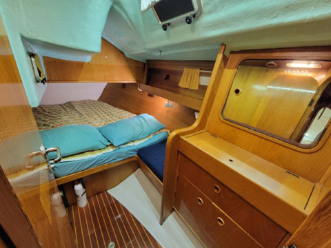 Beneteau Oceanis 390, 1990 sailboat