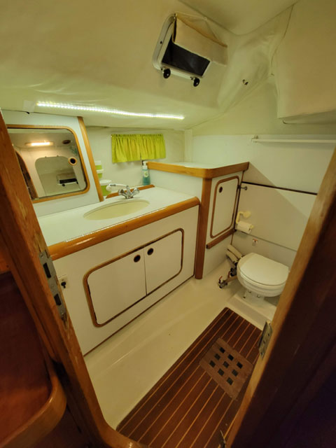 Beneteau Oceanis 390, 1990 sailboat