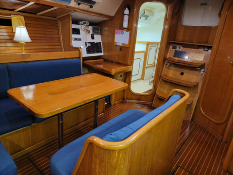 Beneteau Oceanis 390, 1990 sailboat