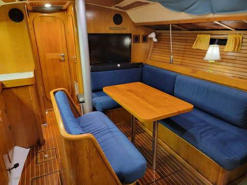 Beneteau Oceanis 390, 1990 sailboat