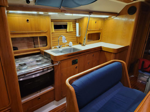 Beneteau Oceanis 390, 1990 sailboat