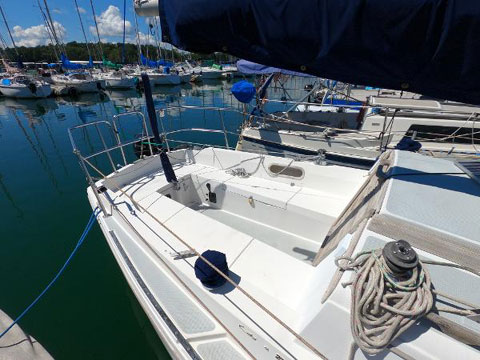 Catalina 27, 1985 Fin Keel sailboat