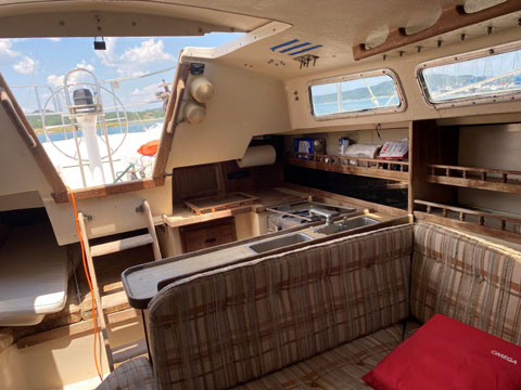 Catalina 30 Tall Rig, 1983 sailboat