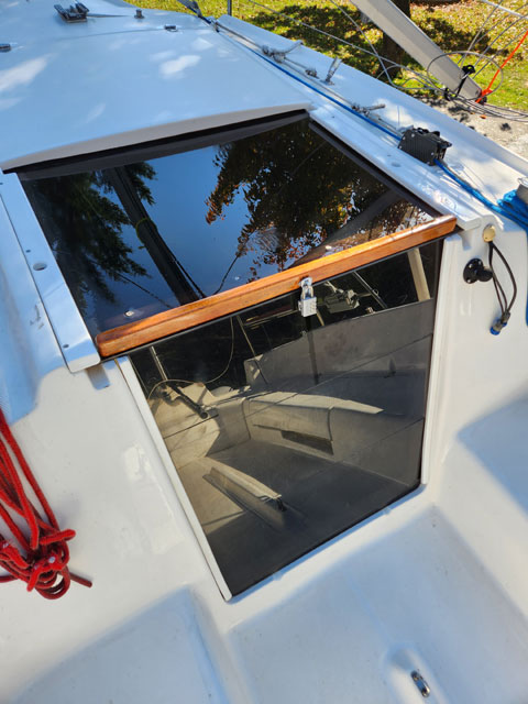 Hunter 240, 2000 sailboat
