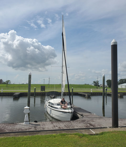 MacGregor 26M, 2006 sailboat