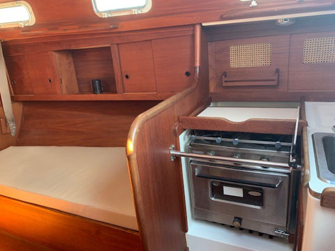 Tartan 33, 1981 sailboat