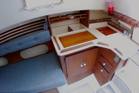 Hunter 27, 1982 sailboat